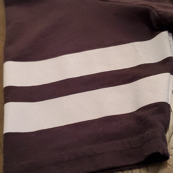 🦋5/$15 Hogwarts T-Shirt Med. - Picture 3 of 6